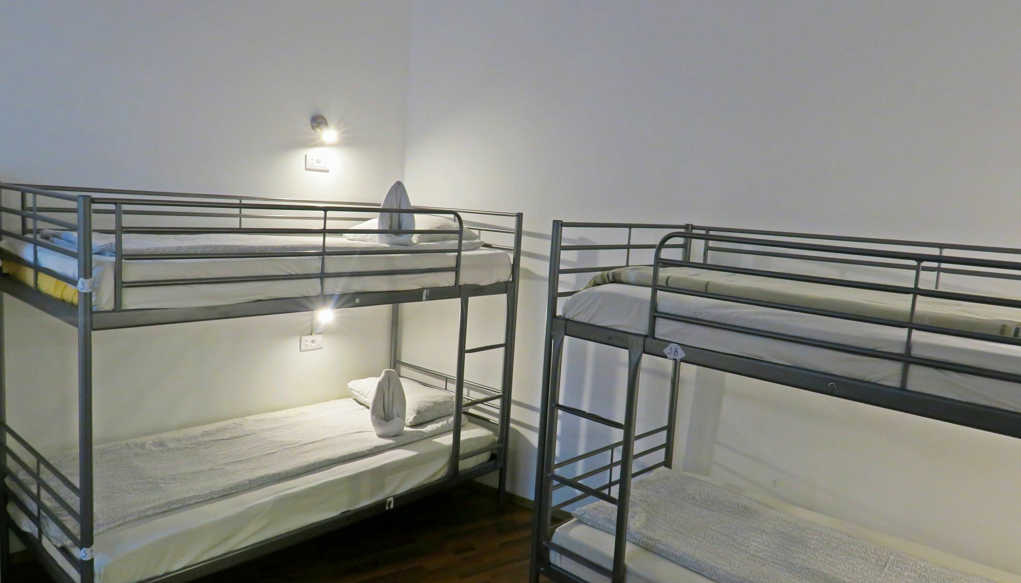 The Evil Clown Hostel Brasov Exterior photo