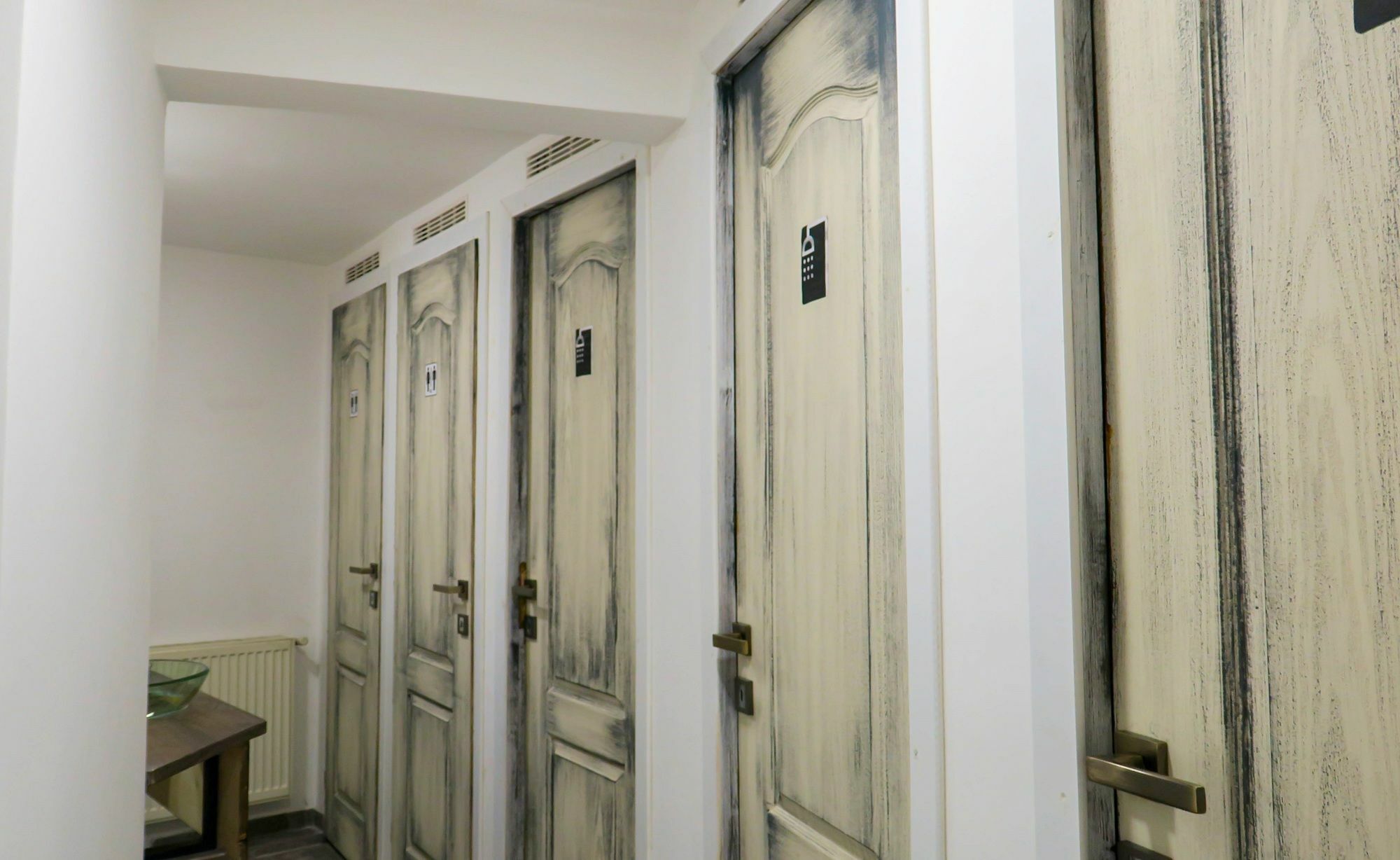 The Evil Clown Hostel Brasov Exterior photo