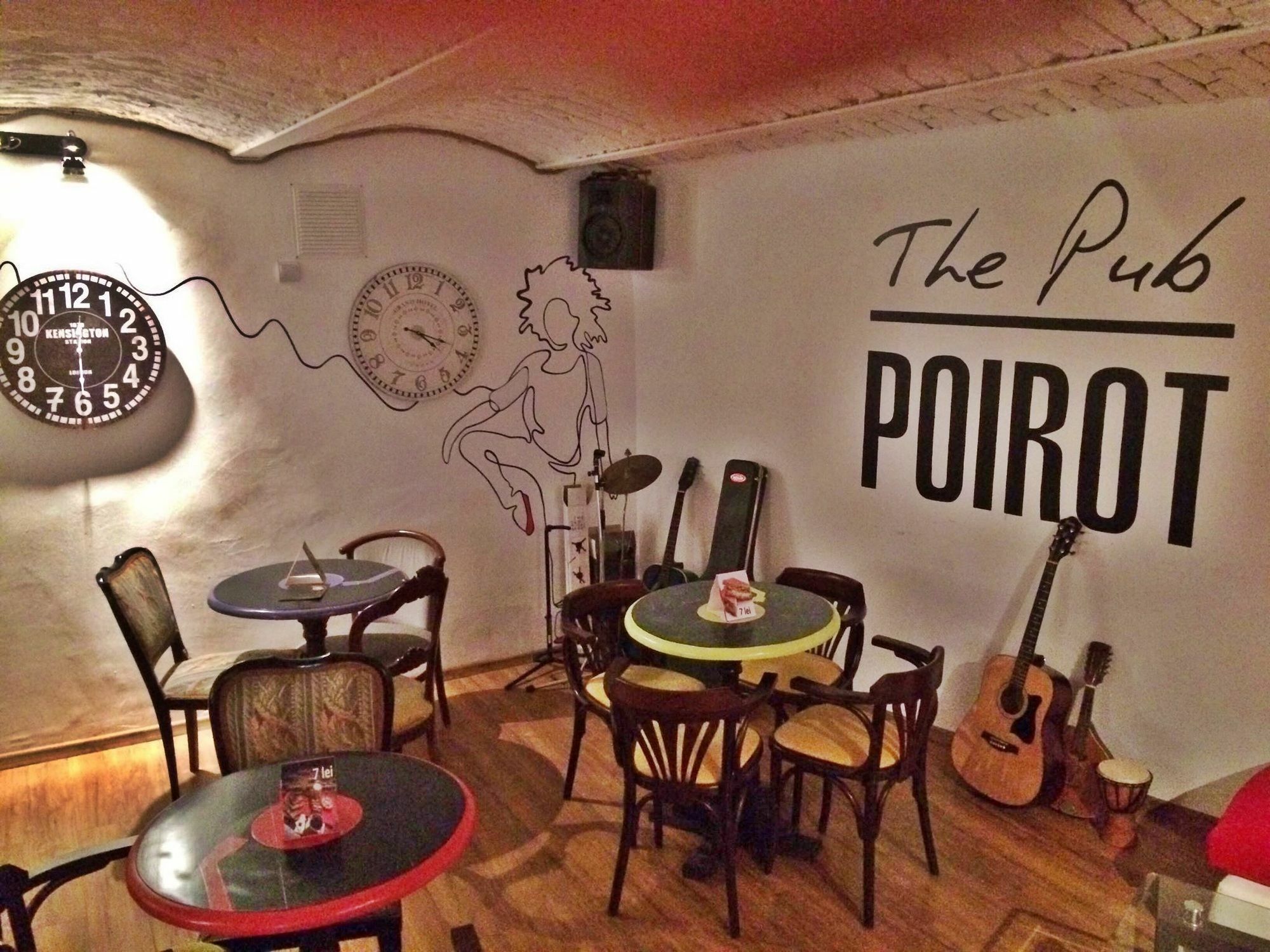 The Evil Clown Hostel Brasov Exterior photo